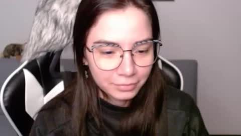 Snapshot of wolfs_daughter chatting on February 12, 2:06 am Alex online show from February 12, 2:06 am