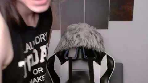 Snapshot of wolfs_daughter chatting on February 14, 2:30 am Alex online show from February 14, 2:30 am