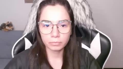 Snapshot of wolfs_daughter chatting on February 15, 1:57 am Alex online show from February 15, 1:57 am