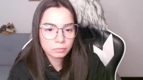 Snapshot of wolfs_daughter chatting on February 17, 2:08 am Alex online show from February 17, 2:08 am