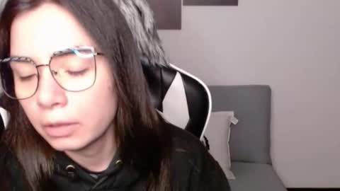 Snapshot of wolfs_daughter chatting on February 18, 2:07 am Alex online show from February 18, 2:07 am