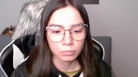 Snapshot of wolfs_daughter chatting on February 21, 2:12 am Alex online show from February 21, 2:12 am