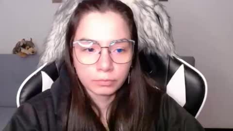 Snapshot of wolfs_daughter chatting on February 23, 2:09 am Alex online show from February 23, 2:09 am