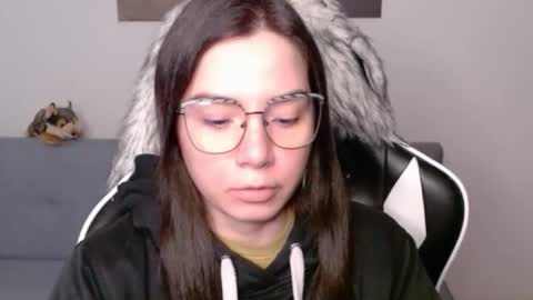 Snapshot of wolfs_daughter chatting on February 24, 2:09 am Alex online show from February 24, 2:09 am