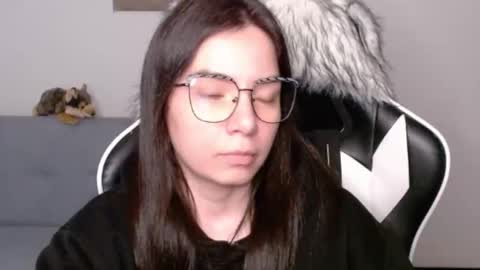 Snapshot of wolfs_daughter chatting on February 26, 2:10 am Alex online show from February 26, 2:10 am