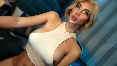 Julia online show from February 10, 2:59 am