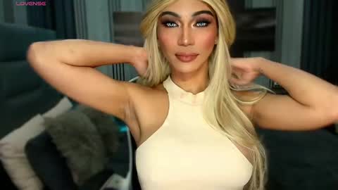 Julia online show from March 27, 7:24 pm