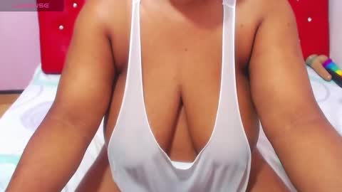 Snapshot of wonderfuldiana chatting on January 24, 2:30 pm online show from January 24, 2:30 pm