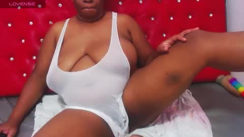 Snapshot of wonderfuldiana chatting on February 5, 11:06 pm online show from February 5, 11:06 pm