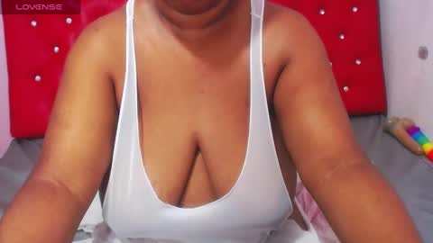 Snapshot of wonderfuldiana chatting on February 6, 2:11 am online show from February 6, 2:11 am