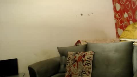 SHENIEL RODRIGUEZ online show from December 17, 5:07 am