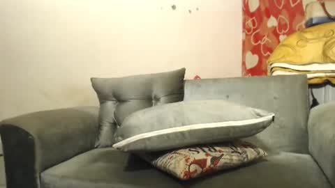 SHENIEL RODRIGUEZ online show from December 18, 5:59 am