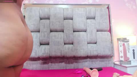 wonderkloe_ online show from November 4, 8:30 pm