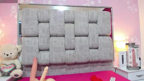 wonderkloe_ online show from November 29, 8:01 pm