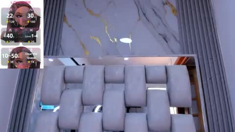 wonderkloe_ online show from May 11, 2:17 am