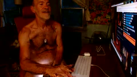 Snapshot of woodchuck185 chatting on July 26, 1:03 am Chuck online show from July 26, 1:03 am