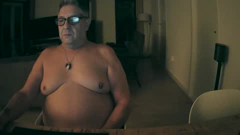 woodwurm and Snoeske online show from November 15, 5:49 am