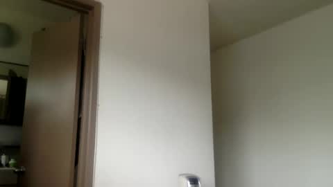 Snapshot of woof_wolf37 chatting on March 4, 4:13 pm woof_wolf37 online show from March 4, 4:13 pm