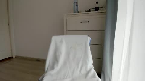 Snapshot of woolfiie chatting on January 26, 10:12 am Wolfie online show from January 26, 10:12 am