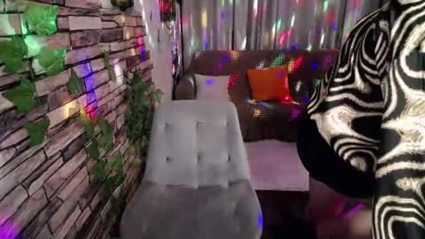 Snapshot of wow_co chatting on December 6, 7:45 pm wow_co online show from December 6, 7:45 pm