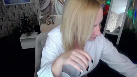 Snapshot of wow_co chatting on December 11, 8:50 pm wow_co online show from December 11, 8:50 pm