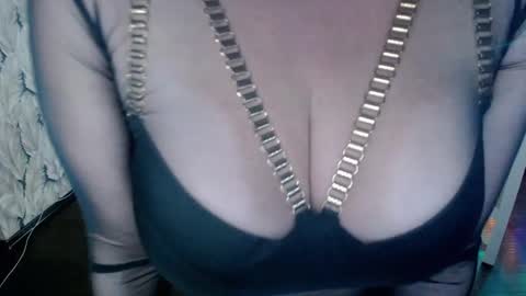 Snapshot of wow_co chatting on February 24, 7:52 pm wow_co online show from February 24, 7:52 pm