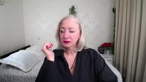 Snapshot of wow_co chatting on February 12, 5:19 pm wow_co online show from February 12, 5:19 pm