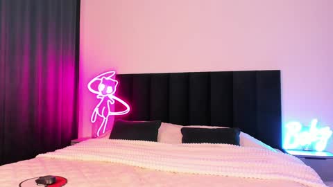 Emi online show from December 8, 3:00 am