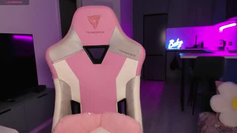 Emi online show from September 28, 4:01 pm