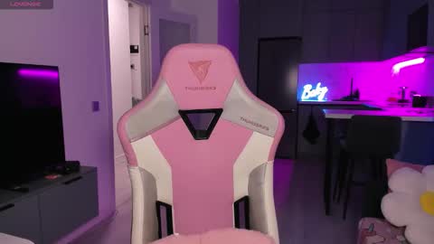 Emi online show from October 14, 4:08 pm