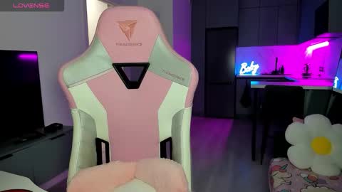 Emi online show from March 10, 4:06 am