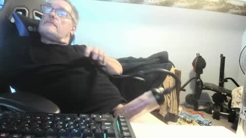 Snapshot of wowsers2022 chatting on October 6, 4:59 pm wowsers2022 online show from October 6, 4:59 pm