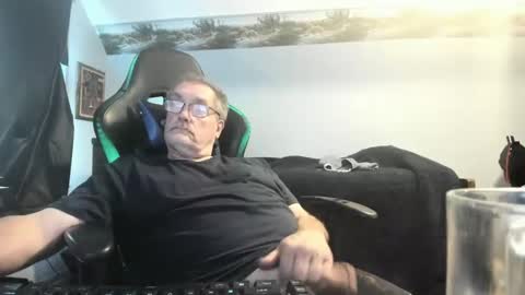 Snapshot of wowsers2022 chatting on October 11, 3:10 pm wowsers2022 online show from October 11, 3:10 pm