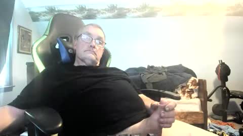 Snapshot of wowsers2022 chatting on October 17, 5:37 pm wowsers2022 online show from October 17, 5:37 pm