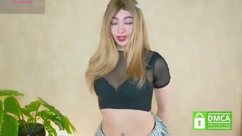 Snapshot of wowsisi chatting on November 21, 8:57 am Emily online show from November 21, 8:57 am