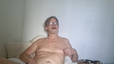 Snapshot of wowzy1 chatting on April 5, 11:02 pm wowzy1 online show from April 5, 11:02 pm