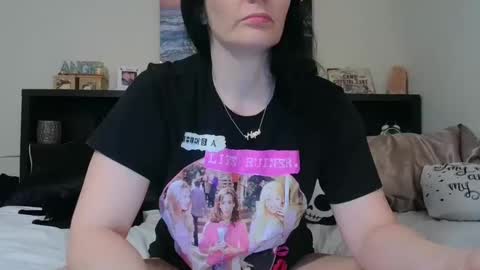 Snapshot of wrenleigh chatting on October 11, 7:29 am Crystal Lake online show from October 11, 7:29 am