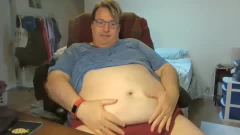 Snapshot of wrenval chatting on December 20, 6:35 pm Wren Valentino online show from December 20, 6:35 pm