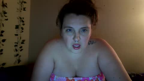 Snapshot of wrenwinter chatting on October 3, 4:42 am wrenwinters online show from October 3, 4:42 am