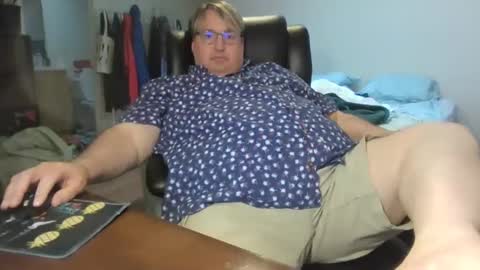 Snapshot of wvalentinox chatting on December 8, 11:51 pm WValentinoX online show from December 8, 11:51 pm