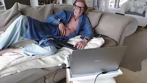 WyattEarp64 online show from April 9, 8:09 am