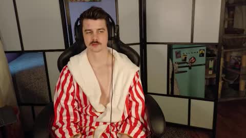 Snapshot of wyattfans_ chatting on February 15, 12:18 am Wyatt online show from February 15, 12:18 am