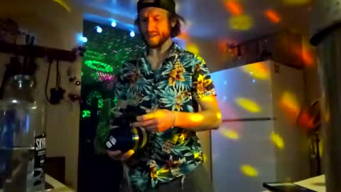 wyiatt online show from September 18, 3:52 am