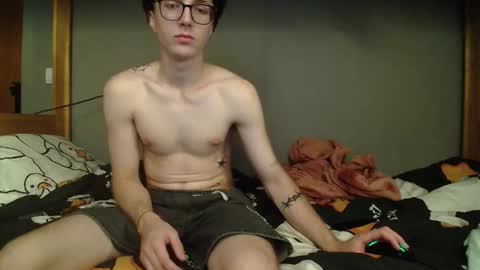 Snapshot of x_files_t chatting on October 13, 3:28 am Philipp and Este online show from October 13, 3:28 am