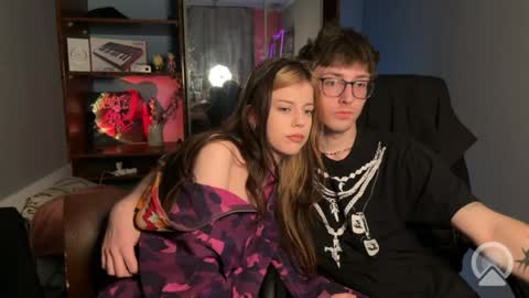 Philipp and Este online show from April 1, 10:40 pm