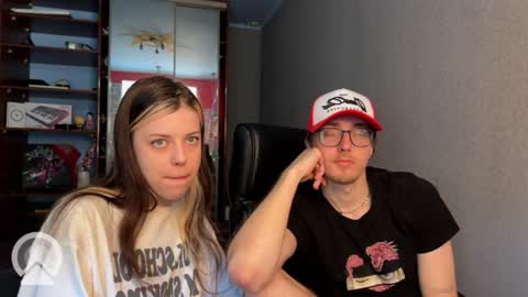 Snapshot of x_files_t chatting on May 10, 6:29 am Philipp and Este online show from May 10, 6:29 am