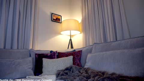 Snapshot of x_lily_x chatting on December 3, 12:35 am Lily online show from December 3, 12:35 am