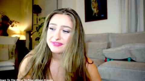 Snapshot of x_lily_x chatting on February 4, 4:26 am Lily online show from February 4, 4:26 am