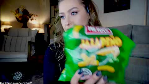 Snapshot of x_lily_x chatting on February 11, 5:37 am Lily online show from February 11, 5:37 am