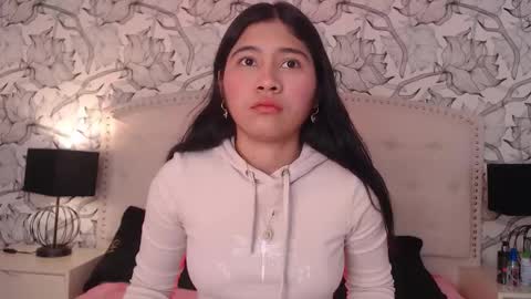 aurora  online show from November 3, 3:30 am